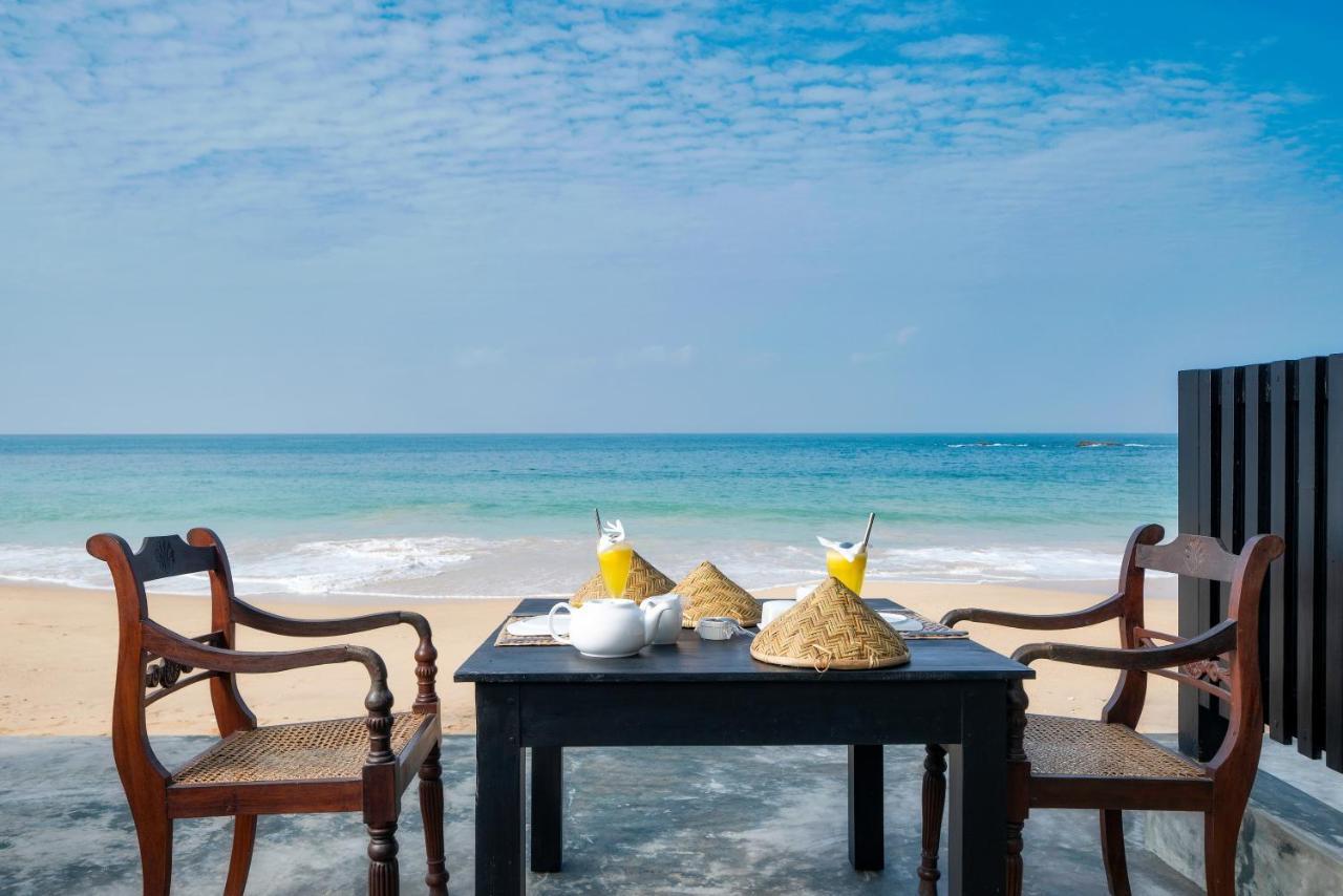 Blue Parrot Beach Villa Ambalangoda  Buitenkant foto