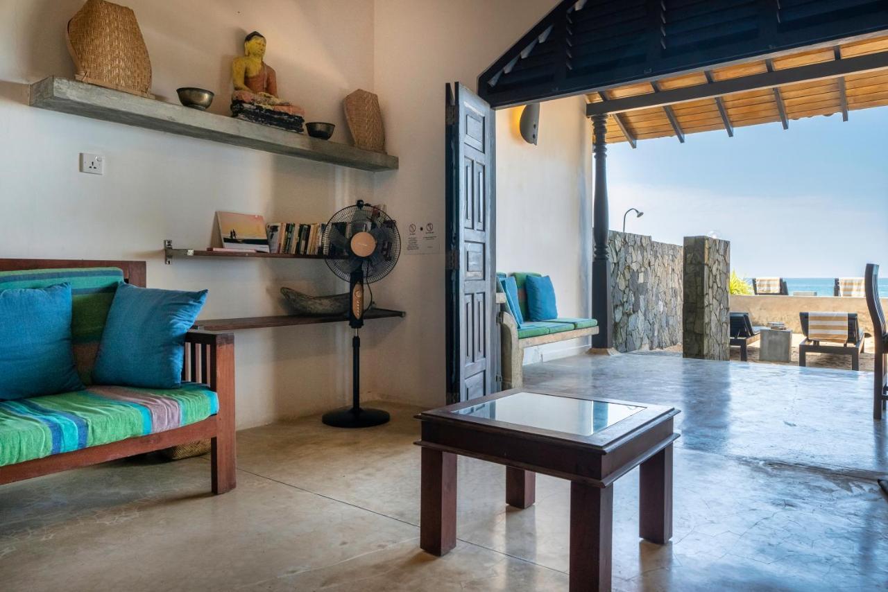 Blue Parrot Beach Villa Ambalangoda  Buitenkant foto