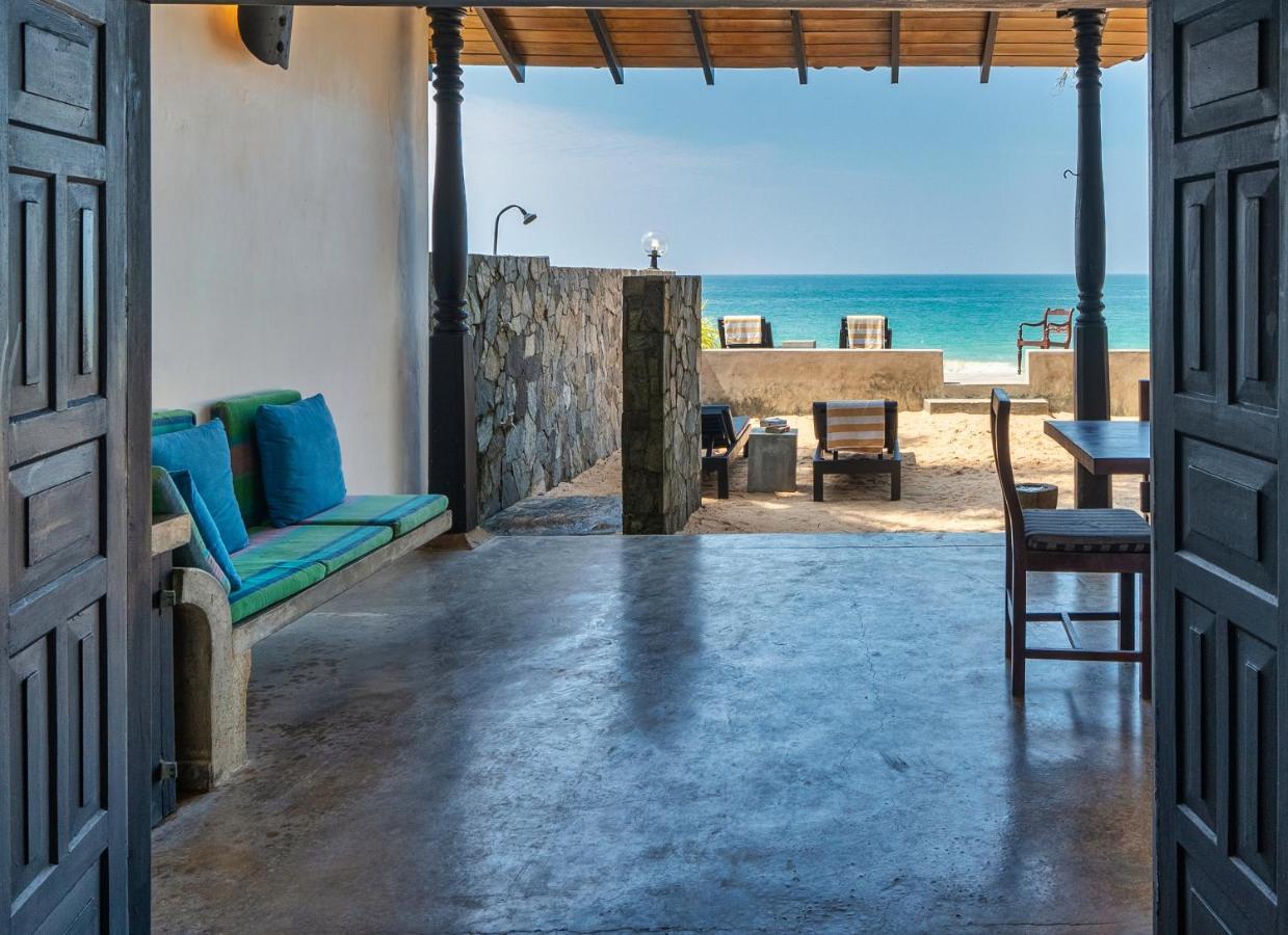 Blue Parrot Beach Villa Ambalangoda  Buitenkant foto