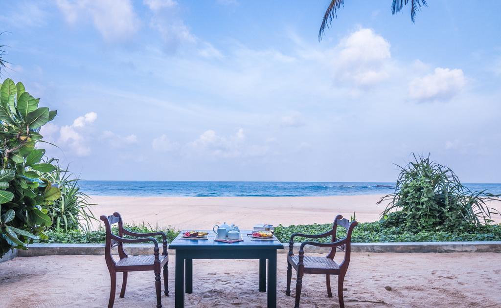 Blue Parrot Beach Villa Ambalangoda  Buitenkant foto