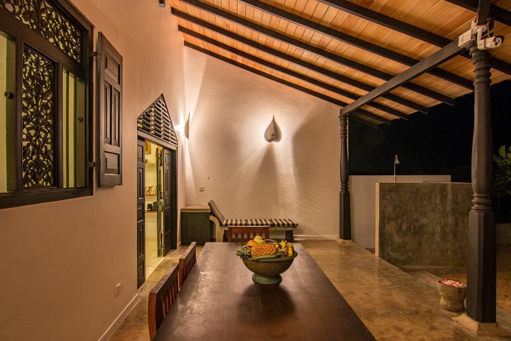 Blue Parrot Beach Villa Ambalangoda  Buitenkant foto
