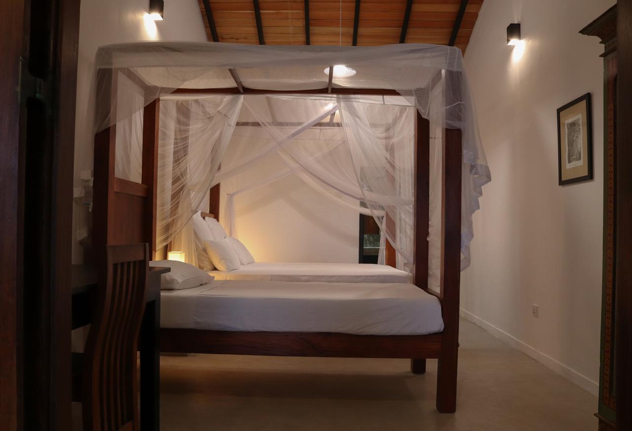 Blue Parrot Beach Villa Ambalangoda  Buitenkant foto
