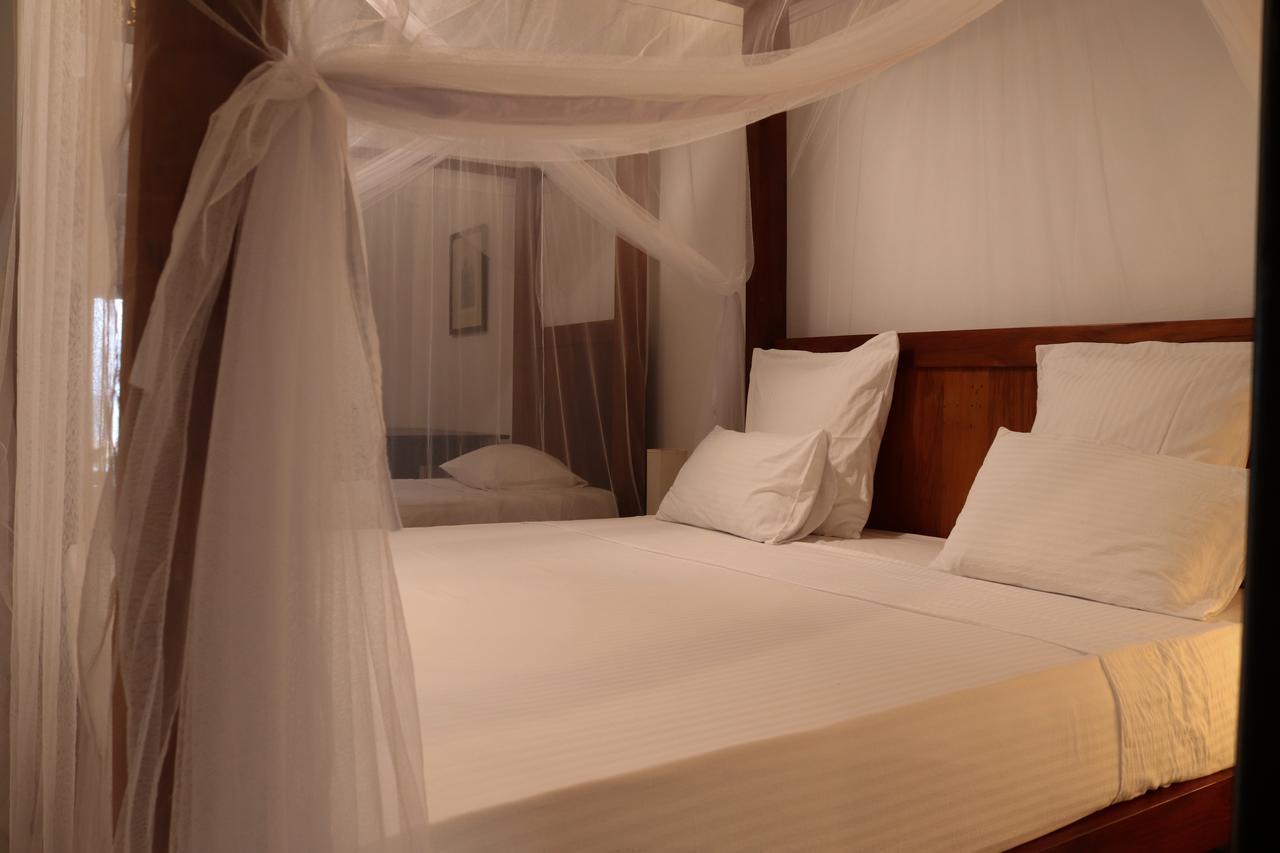 Blue Parrot Beach Villa Ambalangoda  Buitenkant foto