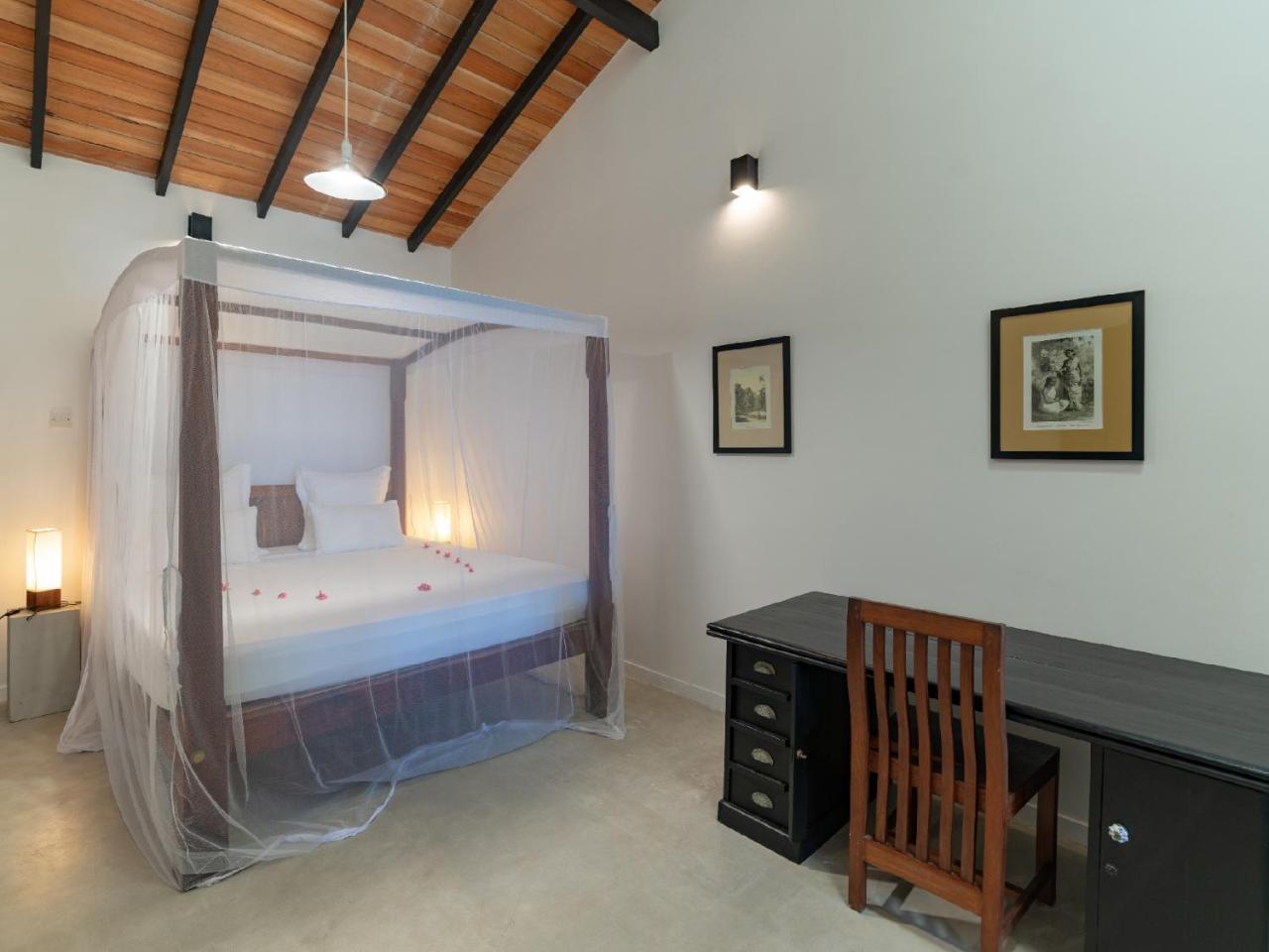 Blue Parrot Beach Villa Ambalangoda  Buitenkant foto